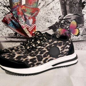 Size 9 Marc Cain leopard sneakers